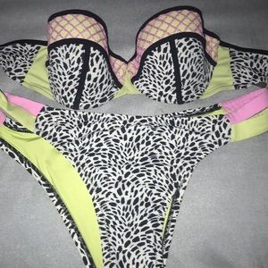 Fancy cheetah print 2 piece bathing suit✨✨.
